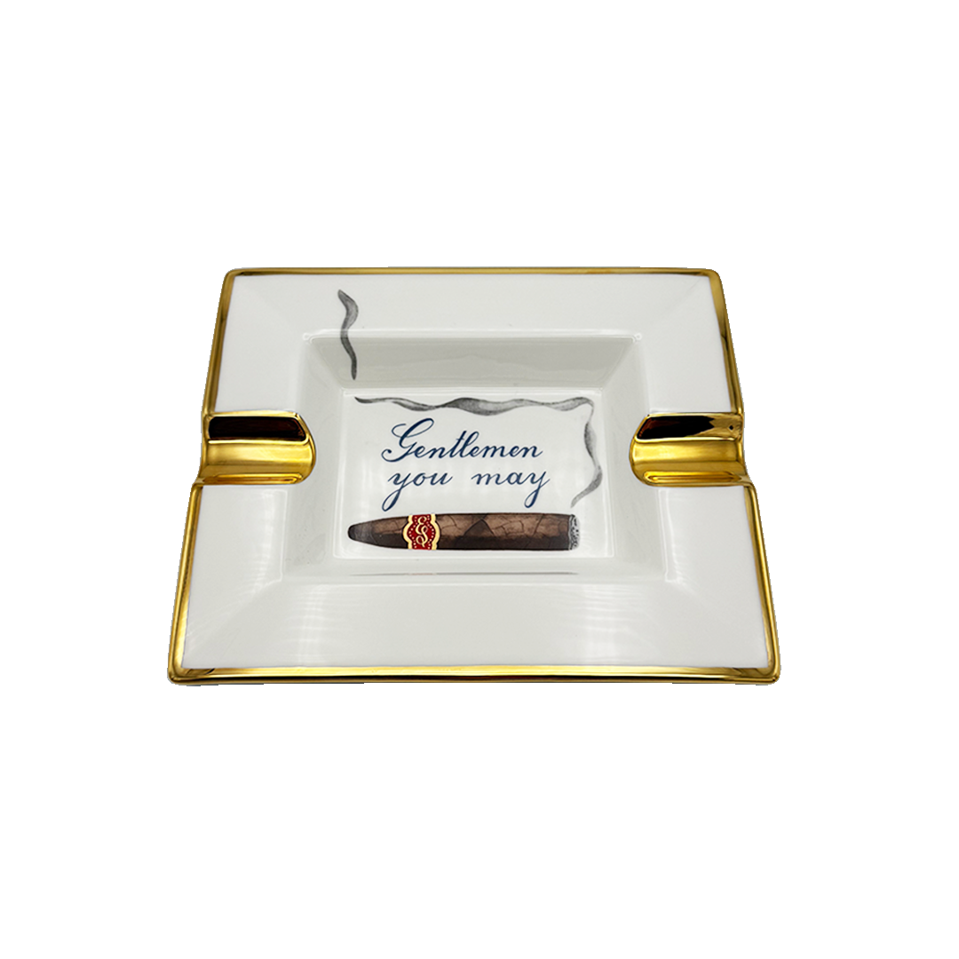 未使用品✨】Davidoff シガー灰皿 陶器製 金ロゴ 白 箱付 未使用品 未使用品✨】Davidoff シガー灰皿 陶器製 金ロゴ 白 箱付 未使用品